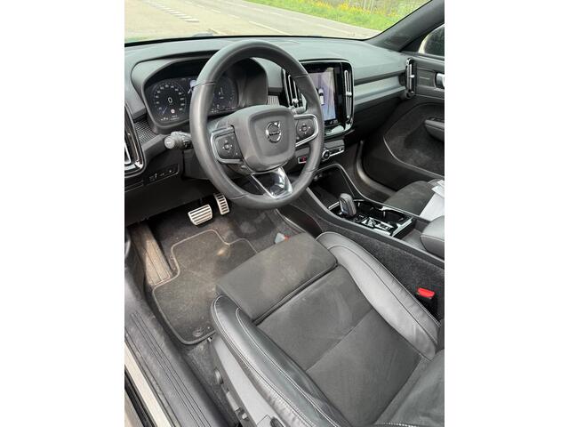 Volvo XC40 1.5 T5 Recharge R-Design | Plug-in Hybrid (PHEV) | Panoramadak | Harman Kardon Audio | 360 Graden Camera | Elektrisch Verstelbare Voorstoelen | Lichtmetalen Velgen 20 inch | LED Koplampen Adaptief | Navigatie | Apple Carplay | Android Auto | Keyless Entry