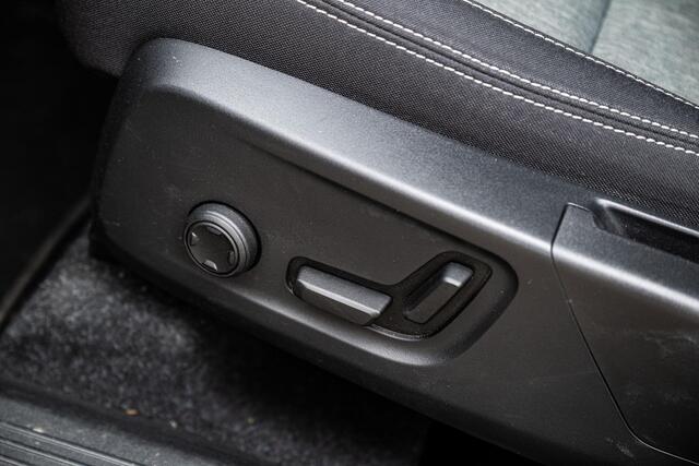 Volvo XC40 1.5 T5 Recharge Business Pro | Plug-in Hybrid (PHEV) | Panoramadak | 360 Graden Camera | Harman Kardon Audio | Elektrisch Verstelbare Voorstoelen | LED Koplampen Adaptief | Stoelverwarming | Navigatie | Apple Carplay | Android Auto | Keyless Entry | BLIS 