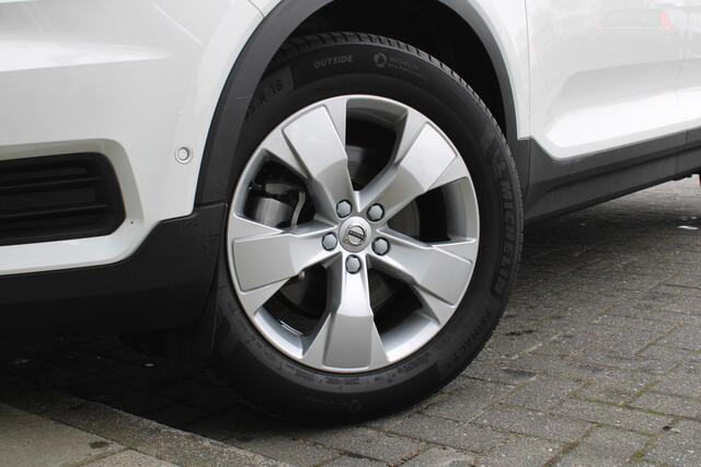Volvo XC40 T4 Automaat Momentum | Adapt. Cruise | Blis | Verw. Voorstoelen & Stuurwiel | Leder | Camera | DAB |