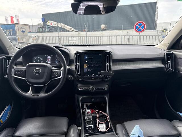 Volvo XC40 2.0 T4 Inscription | Trekhaak | Panoramadak | Achteruitrijcamera | BLIS | Cruise Control Adaptief | Elektrisch Verstelbare Voorstoelen | Navigatie | Apple Carplay | Android Auto | Keyless Entry | LED Koplampen Adaptief