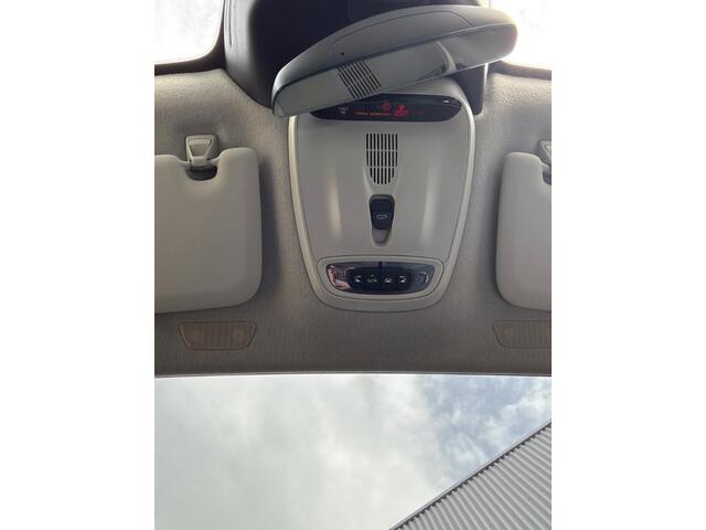 Volvo XC40 2.0 T4 Inscription | Trekhaak | Panoramadak | Achteruitrijcamera | BLIS | Cruise Control Adaptief | Elektrisch Verstelbare Voorstoelen | Navigatie | Apple Carplay | Android Auto | Keyless Entry | LED Koplampen Adaptief