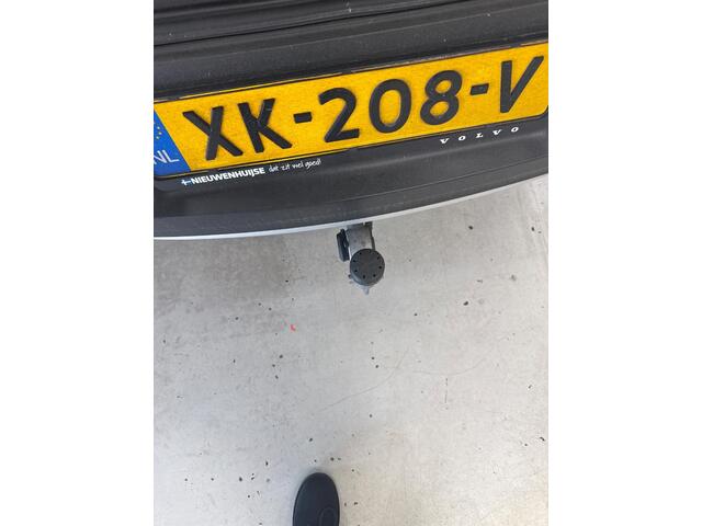 Volvo XC40 2.0 T4 Inscription | Trekhaak | Panoramadak | Achteruitrijcamera | BLIS | Cruise Control Adaptief | Elektrisch Verstelbare Voorstoelen | Navigatie | Apple Carplay | Android Auto | Keyless Entry | LED Koplampen Adaptief