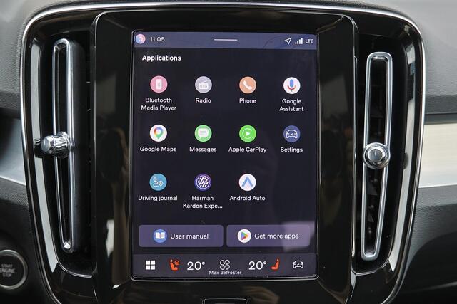 Volvo XC40 B4 Plus Dark - IntelliSafe Assist & Surround - Harman Kardon audio - Adaptieve LED koplampen - Verwarmde voorstoelen & stuur - Parkeersensoren voor & achter - Elektr. bedienb. voorstoelen met geheugen links - Draadloze tel. lader - Elektr. inklapbare trek