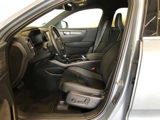 Volvo XC40 1.5 T5 Plug-in Hybrid Plus Bright | PHEV | Achteruitrijcamera | Harman Kardon Audio | Keyless Entry | Elektrische Achterklep | Navigatie | Apple Carplay | Android Auto | Elektrisch Verstelbare Voorstoelen | Stoelverwarming