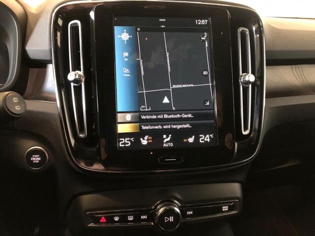 Volvo XC40 1.5 T5 Plug-in Hybrid Plus Bright | PHEV | Achteruitrijcamera | Harman Kardon Audio | Keyless Entry | Elektrische Achterklep | Navigatie | Apple Carplay | Android Auto | Elektrisch Verstelbare Voorstoelen | Stoelverwarming