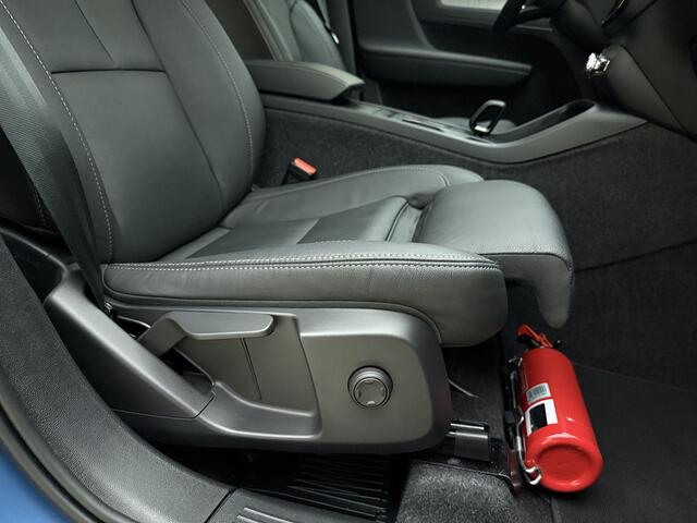 Volvo XC40 B3 177pk Automaat Core / Leder / Stoel + Stuurw. Verwarming / Noodreservewiel / Keyless / Elektr. Achterklep / 18'' + All Season Banden / Draadl. Telefoonlader / PDC + Camera /