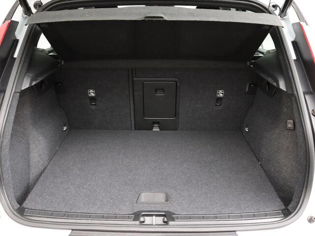 Volvo XC40 1.5 T5 Recharge R-Design | AutoPilot | LED | Navigatie!
