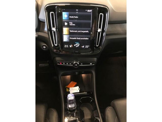 Volvo XC40 1.5 T5 Plug-in Hybrid Ultimate Bright | PHEV | Lederen Bekleding | 360 Graden Camera | Panoramadak | Navigatie | Apple Carplay | Android Auto | Elektrisch Verstelbare Voorstoelen | Keyless Entry | Elektrische Achterklep | BLIS | Cruise Control Adaptief
