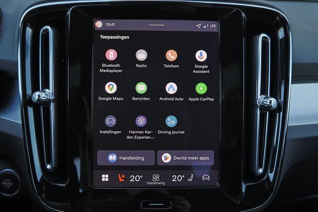 Volvo XC40 B3 Plus Dark - IntelliSafe Assist & Surround - 360º Camera - Harman Kardon audio - Adaptieve LED koplampen - Verwarmde voorstoelen & stuur - Parkeersensoren voor & achter - Elektr. bedienb. voorstoelen met geheugen links - Draadloze tel. lader - Standkach