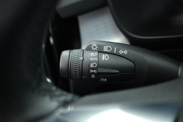 Volvo XC40 1.5 T4 Recharge Inscription Expression | Pilot Assist | Apple CarPlay & Android Auto | Trekhaak | All Season | Stoel-Stuurverw.