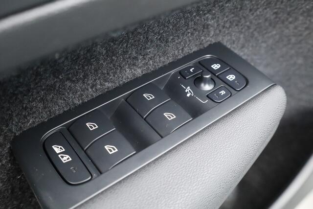 Volvo XC40 2.0 B3 Plus Dark | Pilot Assist | Memory Seat | Camera | Stoel- Stuurverw. | Apple Carplay | Google info.