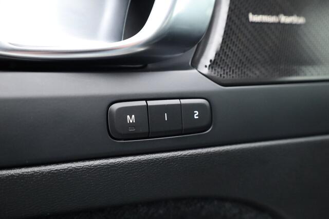 Volvo XC40 2.0 B3 Plus Dark | Pilot Assist | Memory Seat | Camera | Stoel- Stuurverw. | Apple Carplay | Google info.