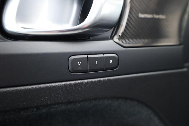 Volvo XC40 1.5 T5 Plug-in hybrid Plus Dark | SOH 91.4% | Pano | Elek. Trekhaak | Harman Kardon | Stoel-Stuurverw. | Camera | Memory