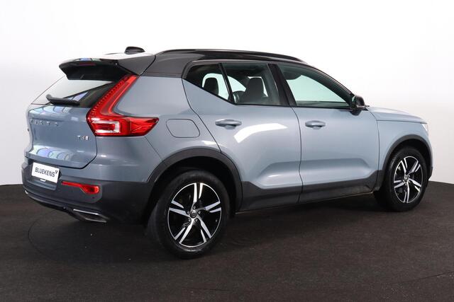 Volvo XC40 T3 R-Design - Sensus Navi - Cruise Control - Parkeer verwarming - Voorstoelen, achterbank en stuur verwarmbaar - LED-koplampen - Climate Control - Parkeersensoren achter - Trekhaak semi elektrisch inklapbaar