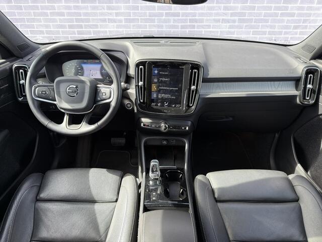 Volvo XC40 Plug-in Hybrid T5 Inscription | Panoramadak | Harman Kardon audio | Lederen bekleding | 21" velgen | Elektrische stoelverstelling | Stoelverwarming voor + achter | Keyless | Actieve LED koplampen | Getint glas | Stuurverwarming |