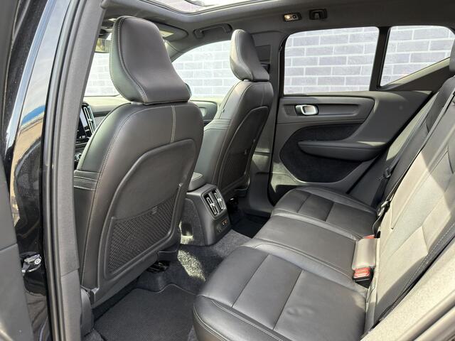 Volvo XC40 Plug-in Hybrid T5 Inscription | Panoramadak | Harman Kardon audio | Lederen bekleding | 21" velgen | Elektrische stoelverstelling | Stoelverwarming voor + achter | Keyless | Actieve LED koplampen | Getint glas | Stuurverwarming |