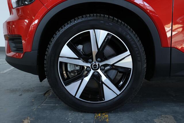 Volvo XC40 Recharge Plus | Dealeronderhouden | Google Infotainment | 4-Seizoenenbanden | Parkeercamera | Parkeersensoren voor + achter | Comfortstoelen | 95% SOH