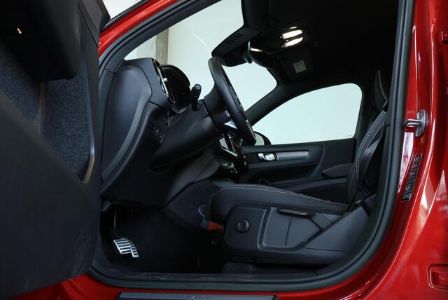 Volvo XC40 Recharge Plus | Dealeronderhouden | Google Infotainment | 4-Seizoenenbanden | Parkeercamera | Parkeersensoren voor + achter | Comfortstoelen | 95% SOH