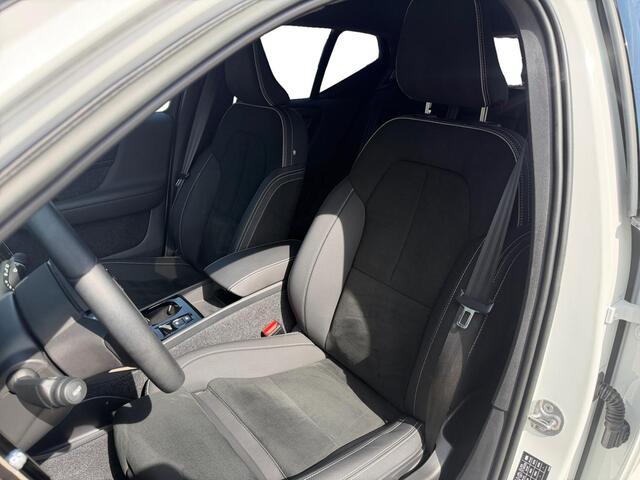 Volvo XC40 1.5 T4 Plug-in hybrid Plus Dark l Trekhaak l Full LED l All-Season