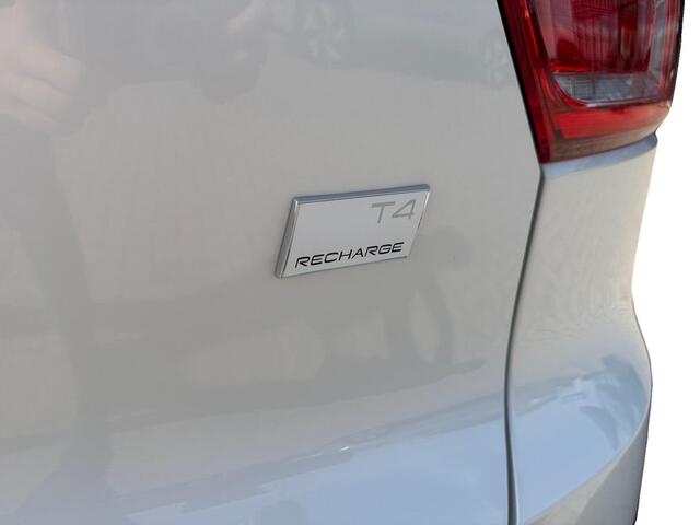 Volvo XC40 1.5 T4 Plug-in hybrid Plus Dark l Trekhaak l Full LED l All-Season