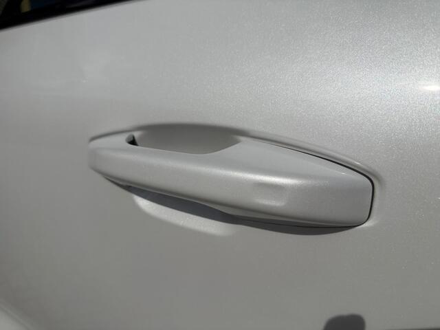 Volvo XC40 1.5 T4 Plug-in hybrid Plus Dark l Trekhaak l Full LED l All-Season