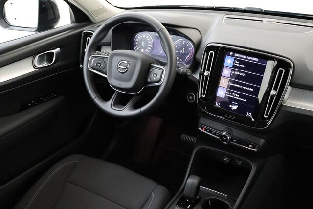 Volvo XC40 T2 AUT. MOMENTUM BUSINESS -ADAP.CRUISE|CARPLAY|KEYLESS|NAVI|LED|TREKHAAK|18"