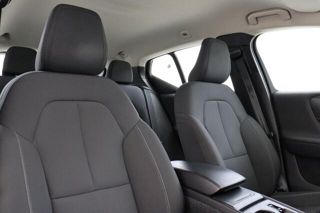 Volvo XC40 T2 AUT. MOMENTUM BUSINESS -ADAP.CRUISE|CARPLAY|KEYLESS|NAVI|LED|TREKHAAK|18"
