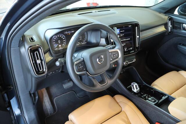 Volvo XC40 T5 Recharge Inscription | Panoramadak | Semi-Electrische Wegklapbare Trekhaak | Harman Kardon Premium Audio | 360° Parkeercamera | Parkeersensoren voor + achter | Stoelverwarming | Lederen Bekleding | Adaptive Cruise Control