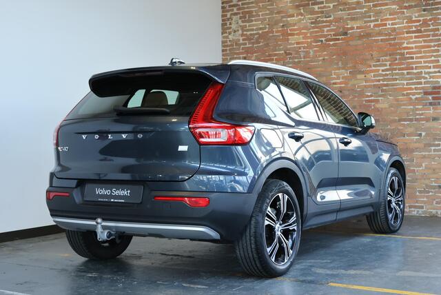 Volvo XC40 T5 Recharge Inscription | Panoramadak | Semi-Electrische Wegklapbare Trekhaak | Harman Kardon Premium Audio | 360° Parkeercamera | Parkeersensoren voor + achter | Stoelverwarming | Lederen Bekleding | Adaptive Cruise Control