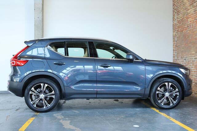 Volvo XC40 T5 Recharge Inscription | Panoramadak | Semi-Electrische Wegklapbare Trekhaak | Harman Kardon Premium Audio | 360° Parkeercamera | Parkeersensoren voor + achter | Stoelverwarming | Lederen Bekleding | Adaptive Cruise Control