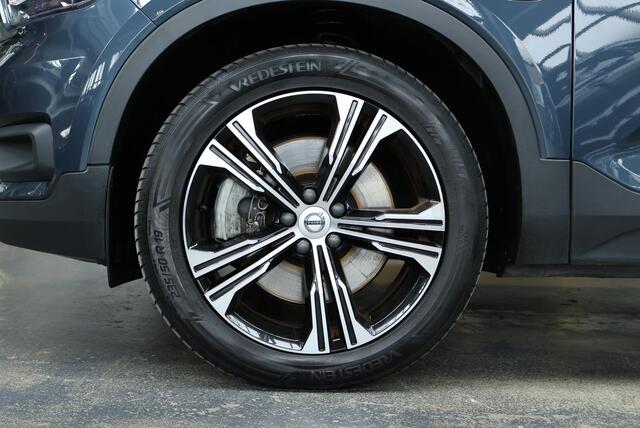 Volvo XC40 T5 Recharge Inscription | Panoramadak | Semi-Electrische Wegklapbare Trekhaak | Harman Kardon Premium Audio | 360° Parkeercamera | Parkeersensoren voor + achter | Stoelverwarming | Lederen Bekleding | Adaptive Cruise Control