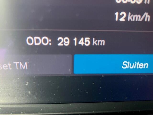 Volvo XC40 2.0 B3 Essential Edition - camera - navi - apple/andr - 19 LM - stoel/stuurverw.