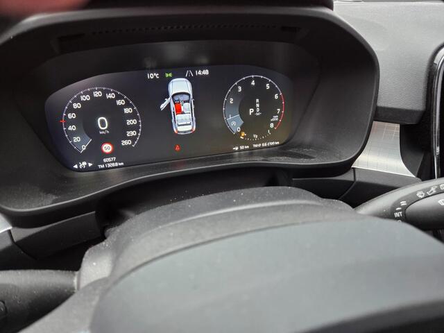 Volvo XC40 T3 Momentum Pro Aut | Navigatie | Trekhaak | Cruise Control Adaptief | BLIS | Achteruitrijcamera | Parkeersensoren