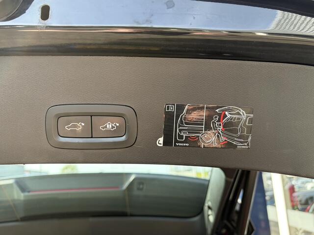 Volvo XC40 Recharge P8 AWD R-Design / Automaat / NL-Auto / Dealer-Onderhouden / Open-Panodak / Pilot-Assist / Warmtepomp / Standkachel / Stuur- en Stoelverwarming / Elektr.-Wegklapbare Trekhaak / LED / Keyless / Dodehoek-Detectie / Elektr.-Achterklep / Apple-Carplay