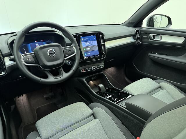 Volvo XC40 B3 177pk Plus Dark / Elektrische verstelbare stoelen / 360 graden camera / Harman kardon audio / Keyles enrty / All-season banden / 19''velgen /