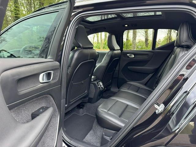 Volvo XC40 Recharge P8 AWD R-Design Warmtepomp/Pano/Led/Navi/Acarplay/Fabrieksgarantie