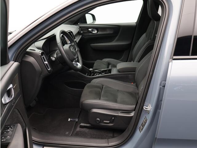 Volvo XC40 Recharge 231PK Ultimate 70 kWh / Panoramisch Dak / Adaptive Pixel Led / Elekt. Verstelb. Stoelen / Harman Kardon / Verwarmbare Voorstoelen + Stuurwiel / 360gr Camera
