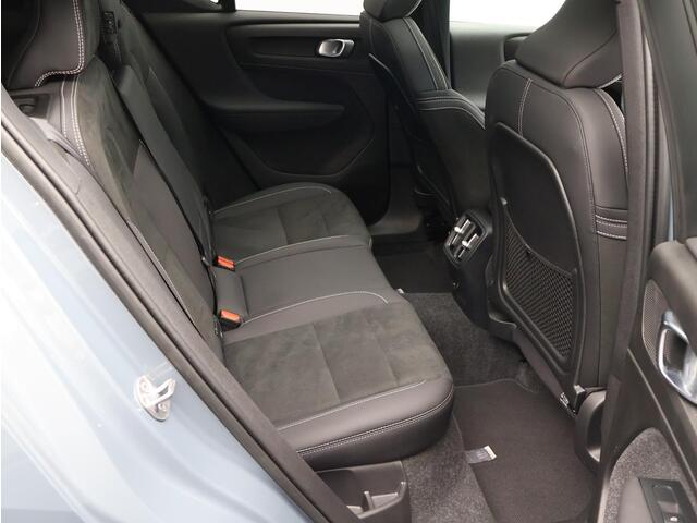 Volvo XC40 Recharge 231PK Ultimate 70 kWh / Panoramisch Dak / Adaptive Pixel Led / Elekt. Verstelb. Stoelen / Harman Kardon / Verwarmbare Voorstoelen + Stuurwiel / 360gr Camera