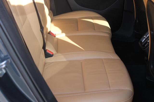 Volvo XC40 B4 211PK Automaat Inscription Panoramisch schuif-kanteldak / Semi elektrisch wegklapbare trekhaak / Adaptieve cruise control / Lederen bekleding / Harman Kardon Audio