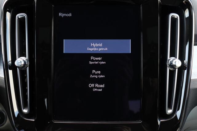 Volvo XC40 T4 Recharge Inscription - Harman/Kardon audio - Parkeercamera achter - Verwarmde voorstoelen & stuur - Parkeersensoren voor & achter - Volvo On Call - Cruise control - Extra getint glas - Elektr. inklapbare trekhaak - 21' LMV