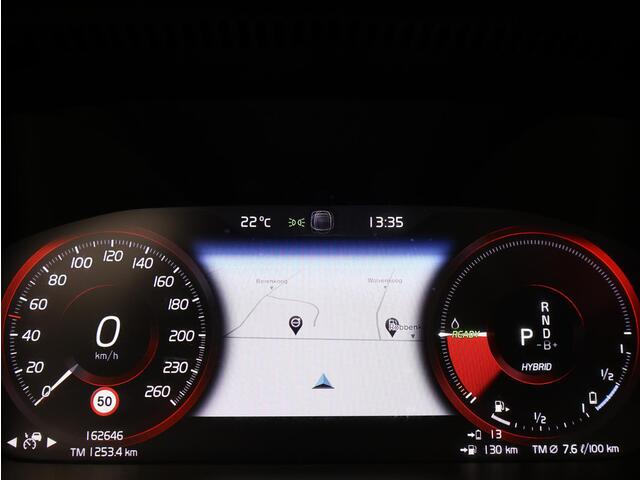 Volvo XC40 T5 262PK Recharge R-Design / Panoramisch Dak / Trekhaak / 360gr Camera / BLIS / Harman Kardon /