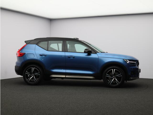 Volvo XC40 T5 262PK Recharge R-Design / Panoramisch Dak / Trekhaak / 360gr Camera / BLIS / Harman Kardon /