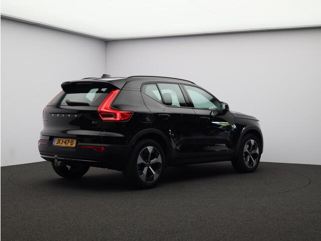 Volvo XC40 2.0 B4 Plus Dark / Trekhaak / Elektr. bed. stoelen / Harman Kardon / Stoel+stuur+achterbankverwarming