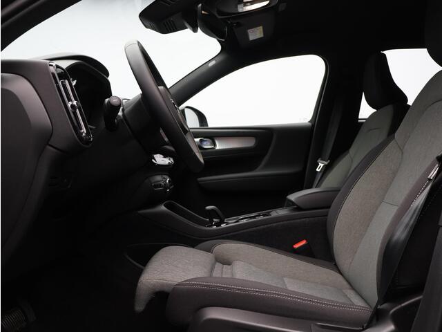 Volvo XC40 2.0 B4 Plus Dark / Trekhaak / Elektr. bed. stoelen / Harman Kardon / Stoel+stuur+achterbankverwarming