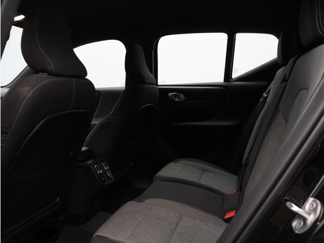 Volvo XC40 2.0 B4 Plus Dark / Trekhaak / Elektr. bed. stoelen / Harman Kardon / Stoel+stuur+achterbankverwarming