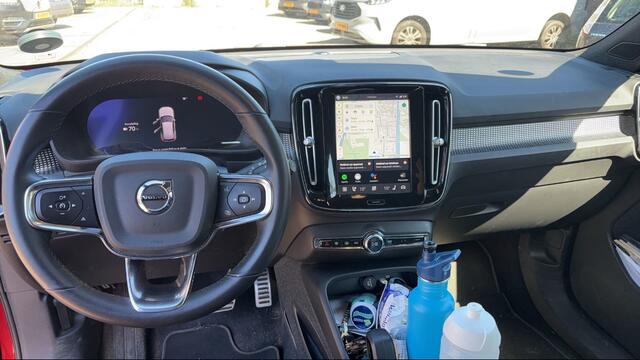 Volvo XC40 Recharge Plus / Trekhaak / Camera / CarPlay / Sfeerverlichting / 19'' / Stuur+Stoelverwarming / DAB / ACC / Warmtepomp