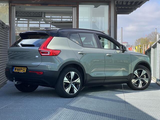 Volvo XC40 Recharge Core Parkeer camera, Verwarmde stoelen + Stuur, 42.000KM, Parkeer verwarming met Timer, Semi Electrische trekhaak, Apple Car Play - Android auto, Sage Green metallic 1e eigenaar