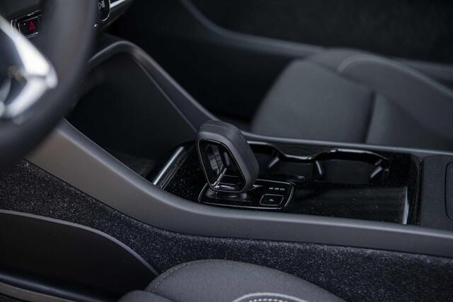 Volvo XC40 Recharge Core 70 kWh | Cruise Control | Parkeercamera | Navigatie | Stoel-/Stuurverwarming | Warmtepomp | Uitschuifbare Beensteunen |