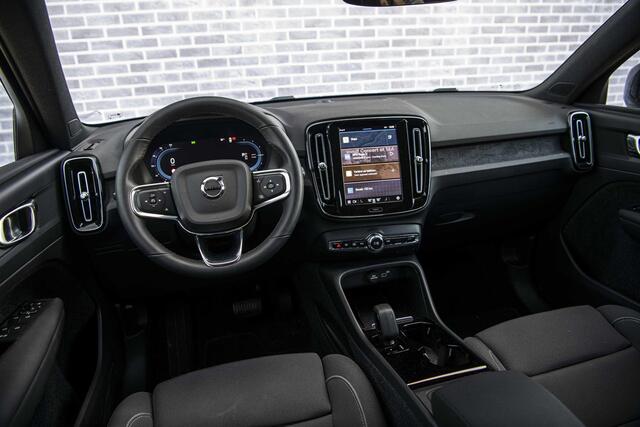 Volvo XC40 Recharge Core 70 kWh | Cruise Control | Parkeercamera | Navigatie | Stoel-/Stuurverwarming | Warmtepomp | Uitschuifbare Beensteunen |