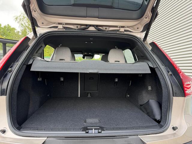 Volvo XC40 T4 Plug-in Hybrid Plus Dark Parkeercamera Stoelverwarming 211pk